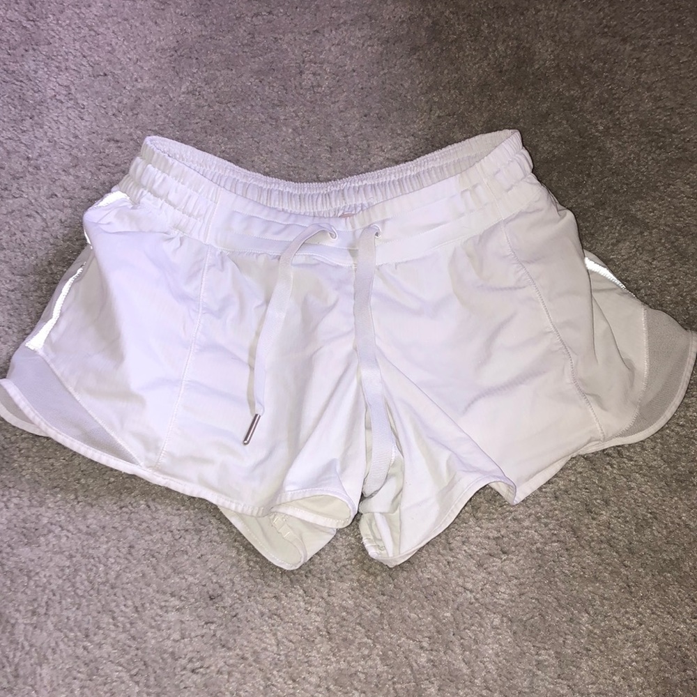 Lululemon white hotty hot shorts size 8 long